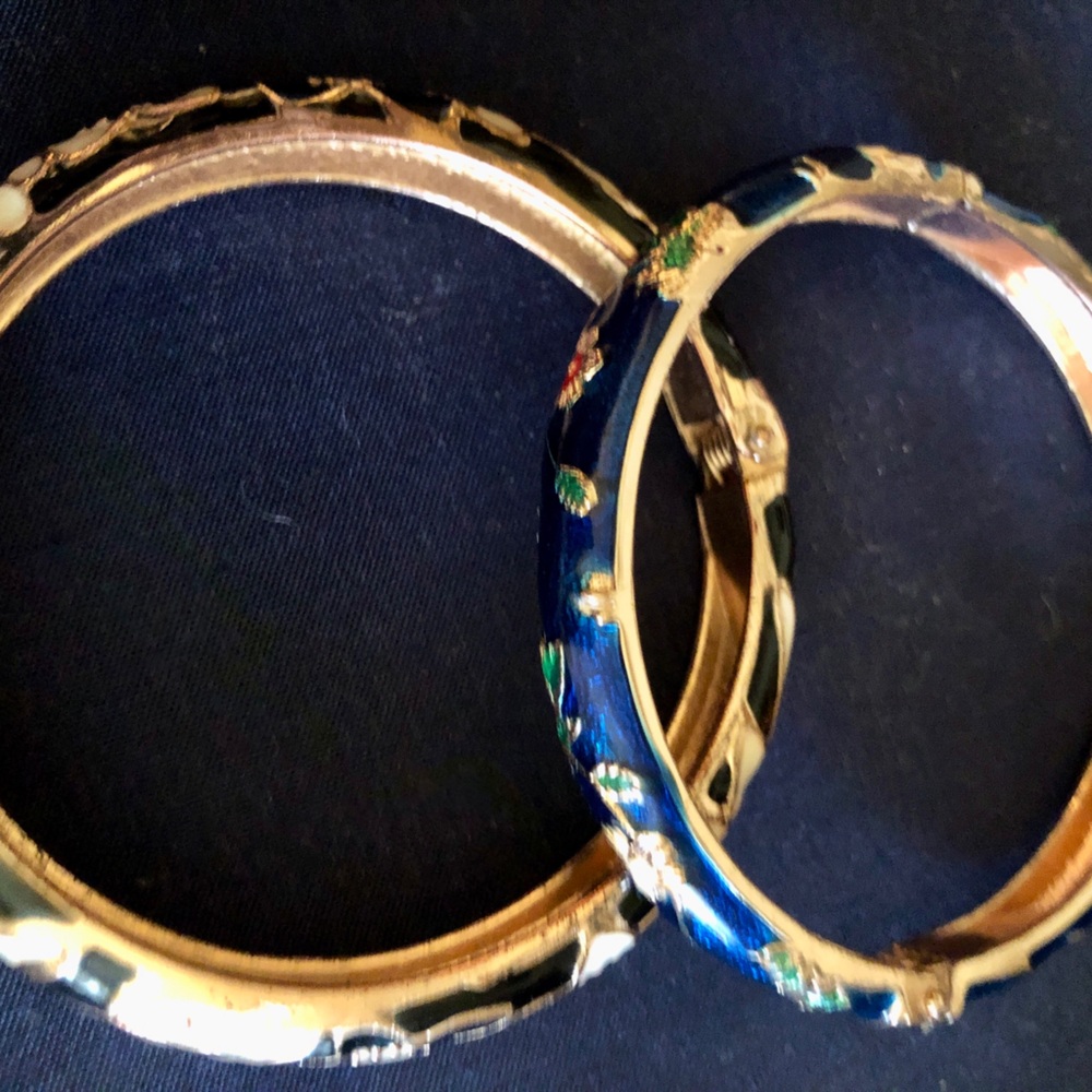 TWO U JOY Enamel Engraved Cloisonné hinged Bangle Bracelets for only $20! 👏